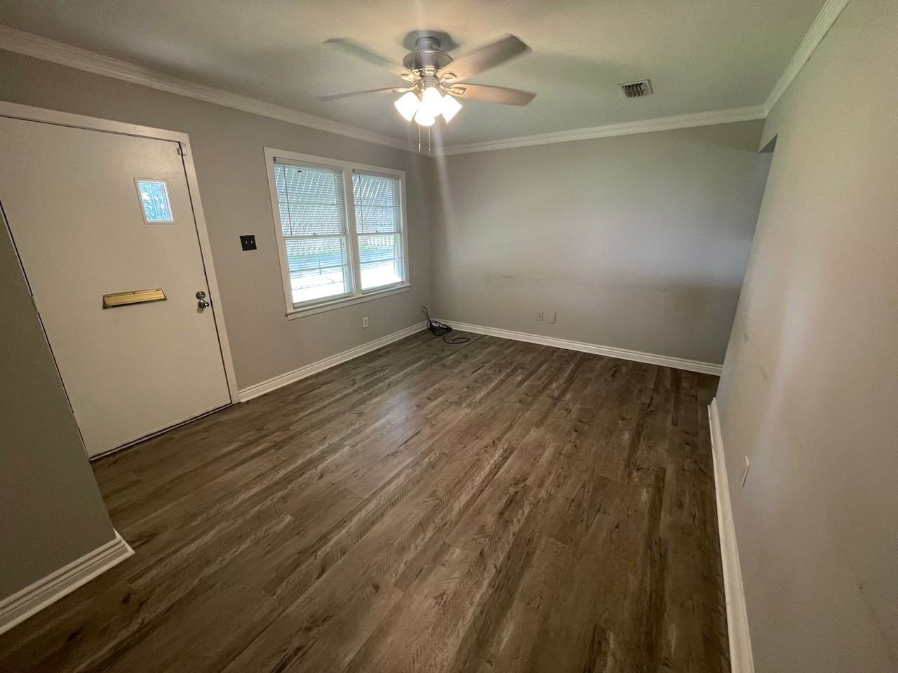 909 Princeton Ave - Photo 3 of 14