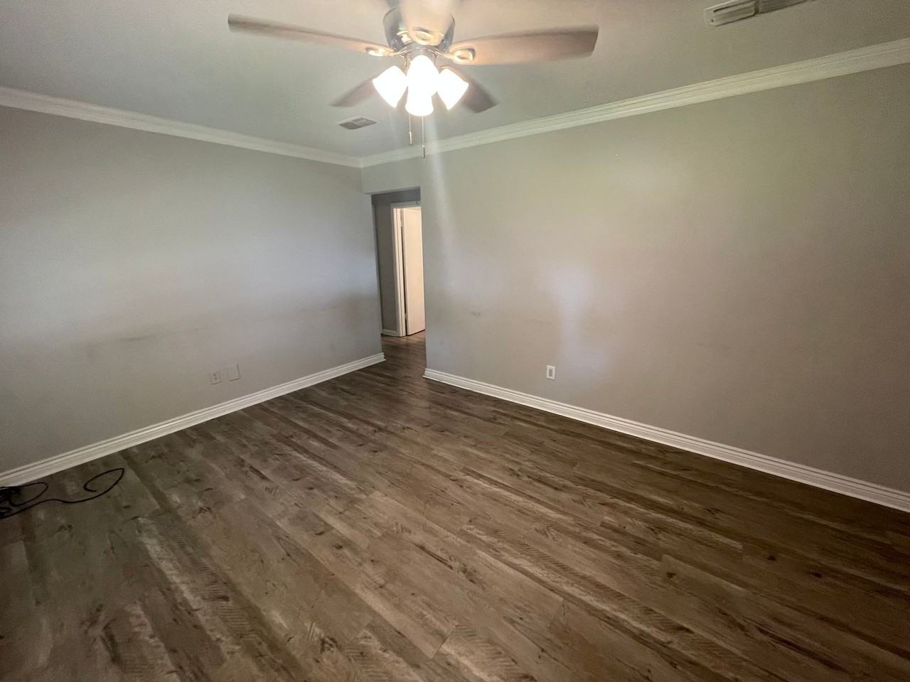 909 Princeton Ave - Photo 4 of 14