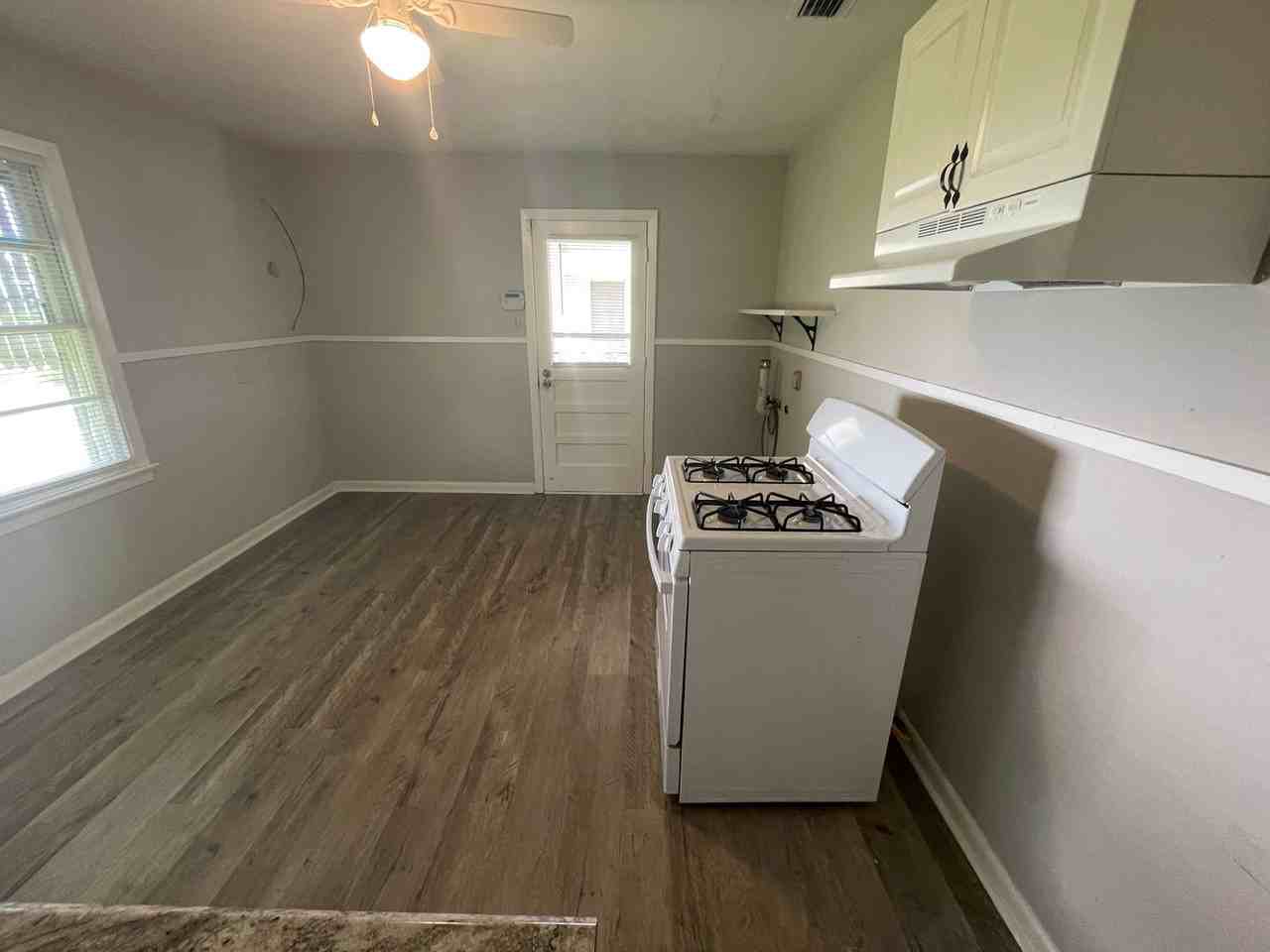 909 Princeton Ave - Photo 5 of 14