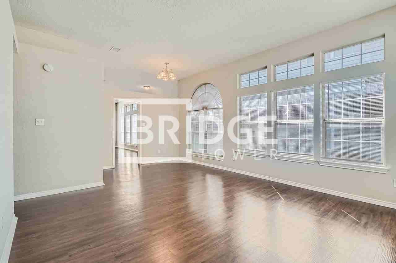 5908 Firethorn Dr - Photo 2 of 17