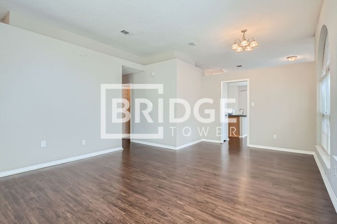 5908 Firethorn Dr - Photo 3 of 17