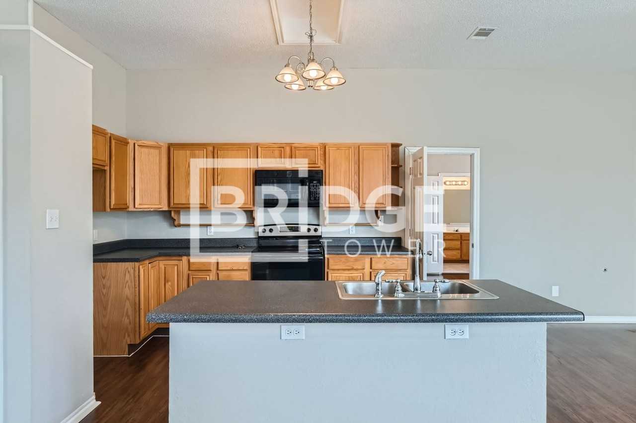 5908 Firethorn Dr - Photo 4 of 17