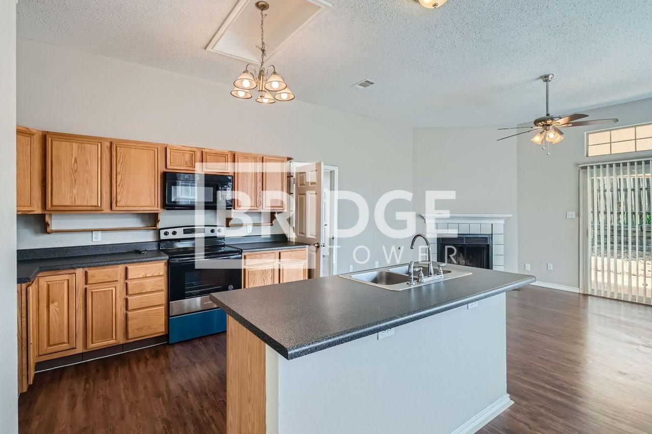 5908 Firethorn Dr - Photo 5 of 17