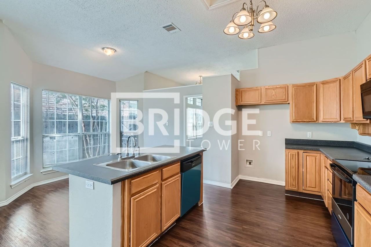 5908 Firethorn Dr - Photo 6 of 17