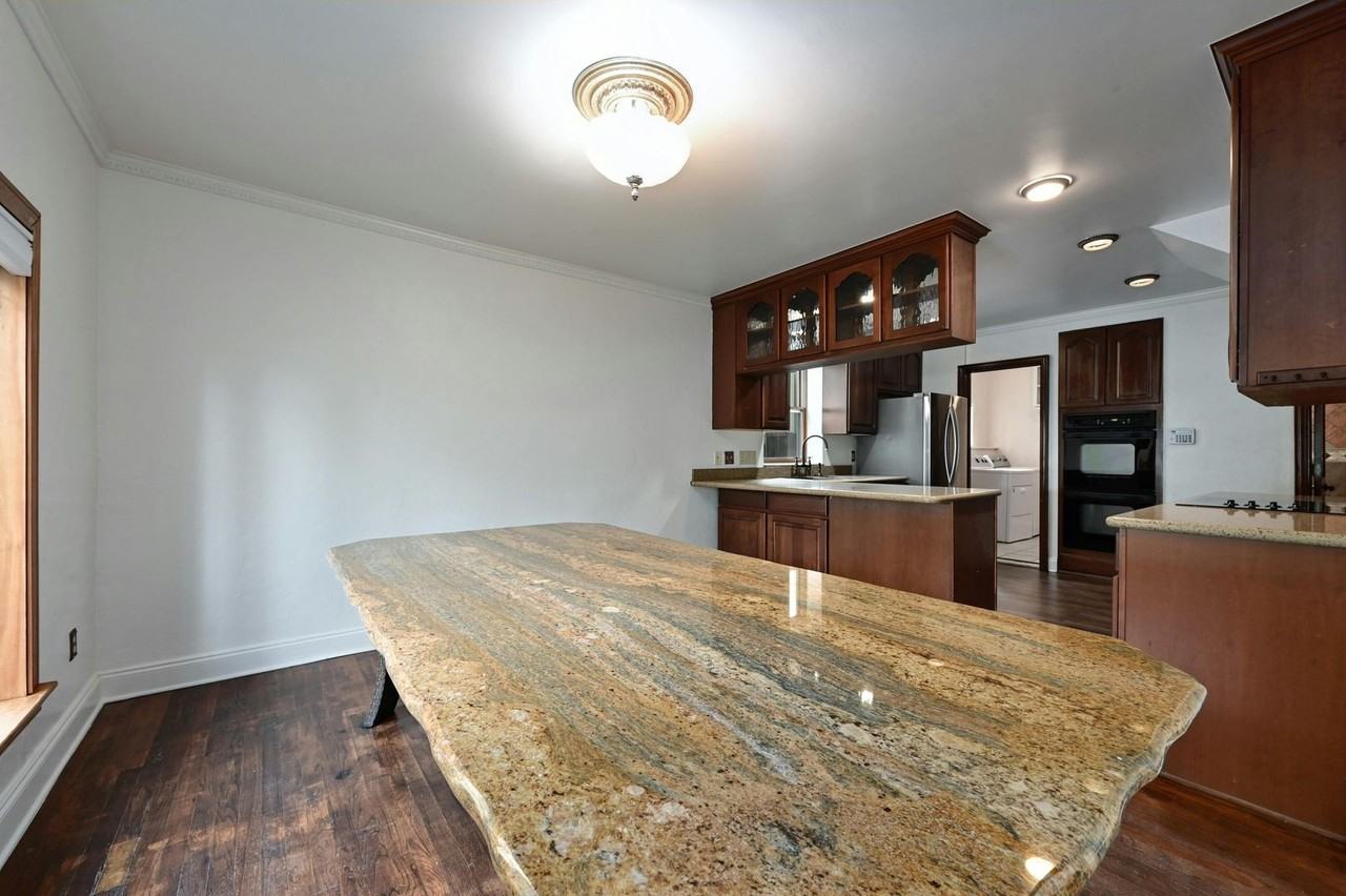 2829 San Gabriel St - Photo 7 of 42