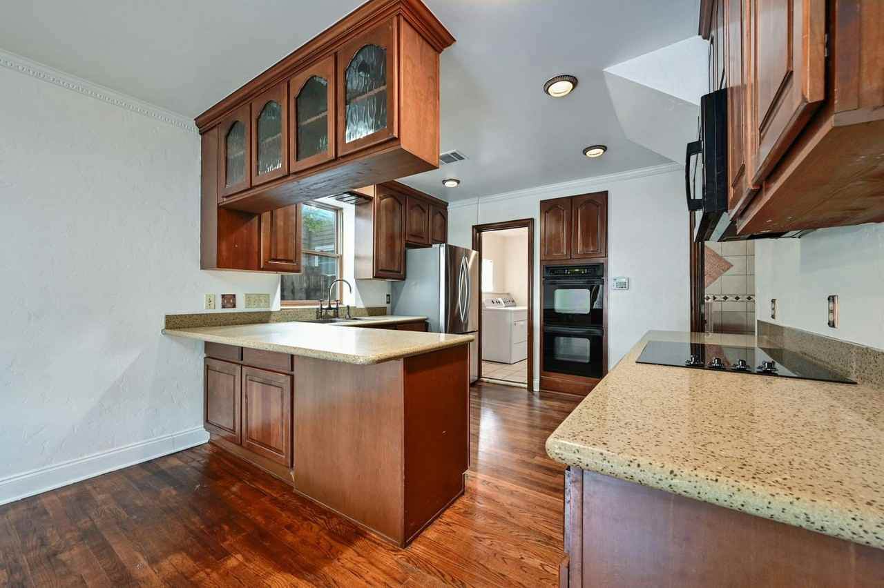 2829 San Gabriel St - Photo 7 of 41