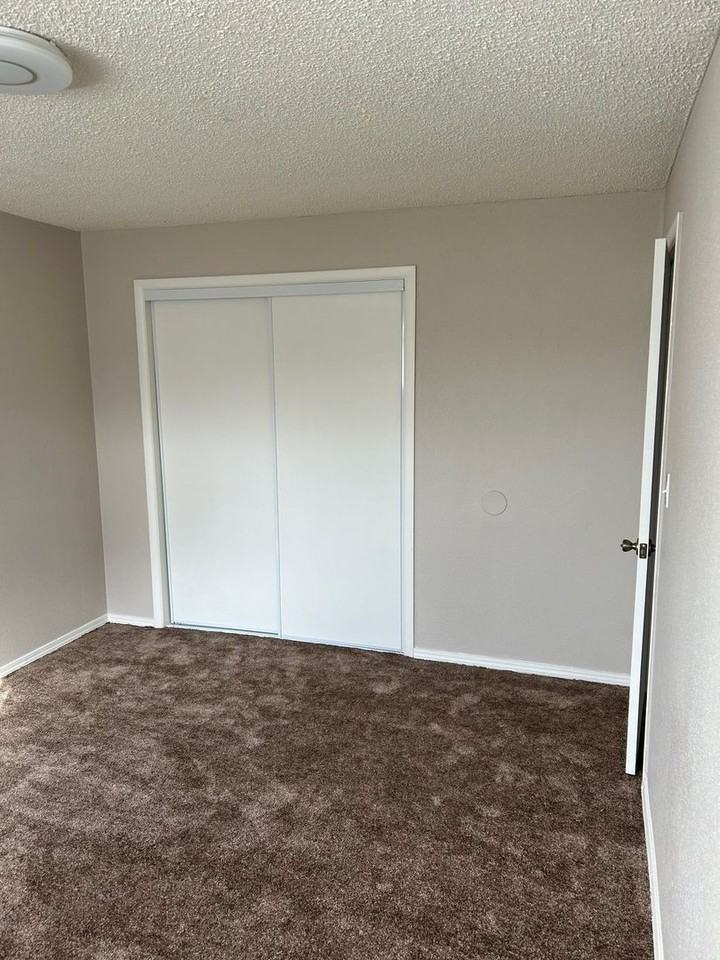 Rosewood Apartments - Photo 5 of 6