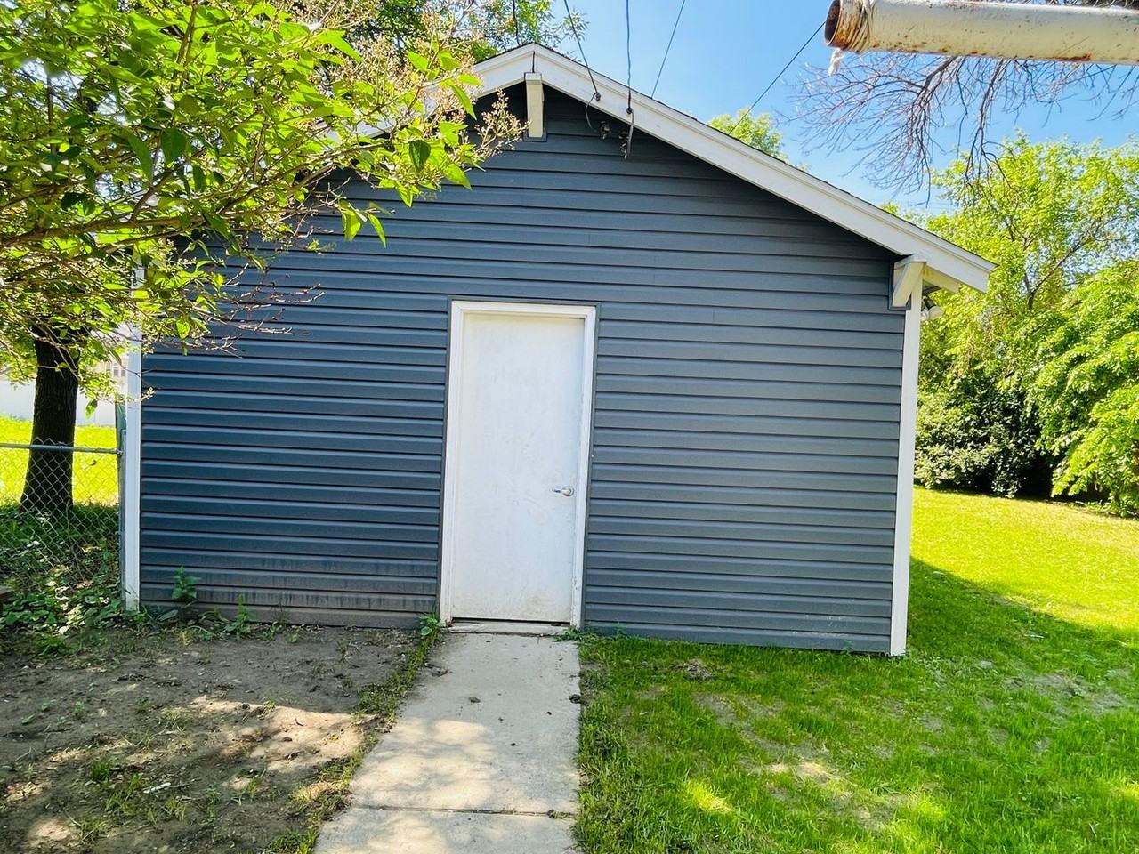 440 Lewis Ave - Photo 3 of 30