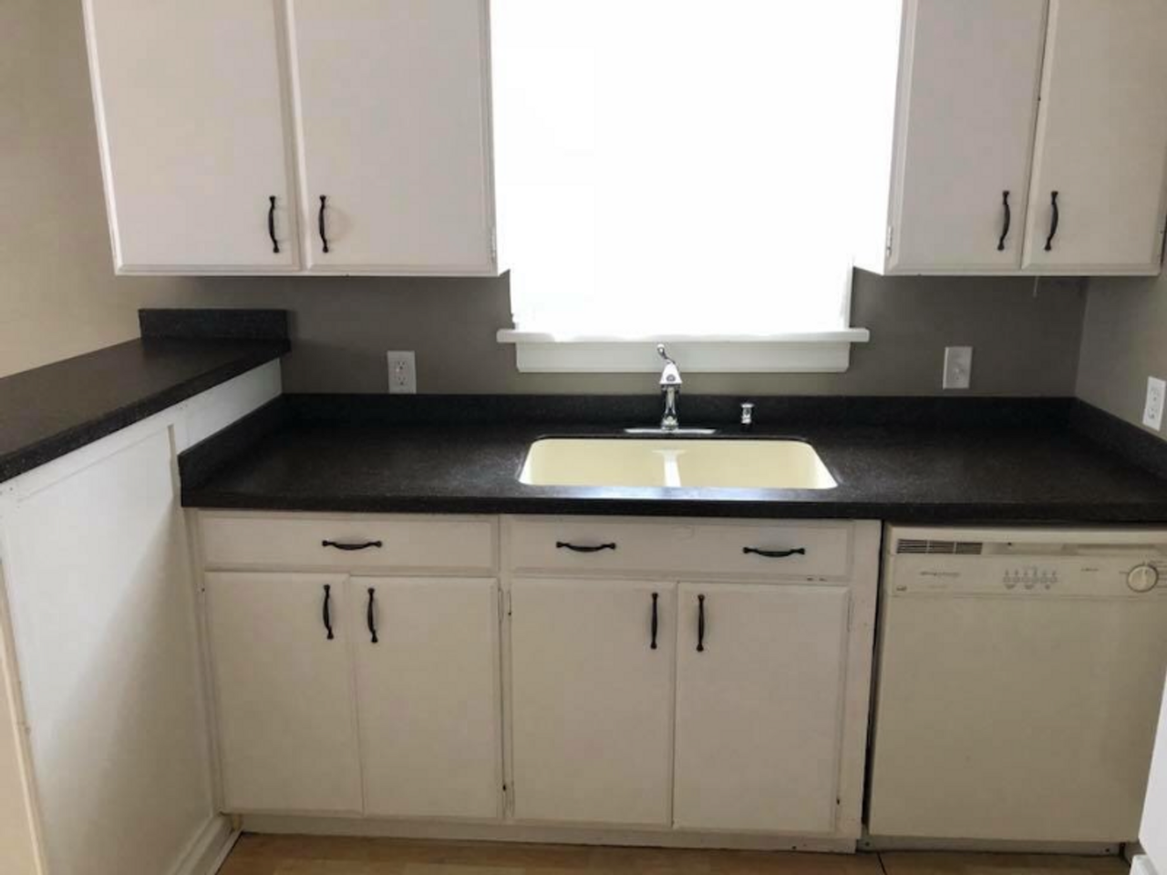 440 Lewis Ave - Photo 7 of 30