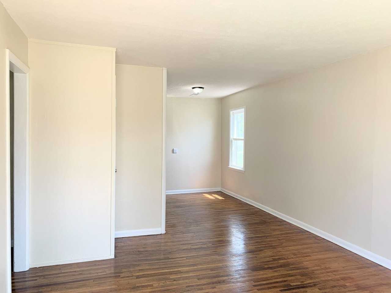 1720 E 2nd Ave - Photo 5 of 16