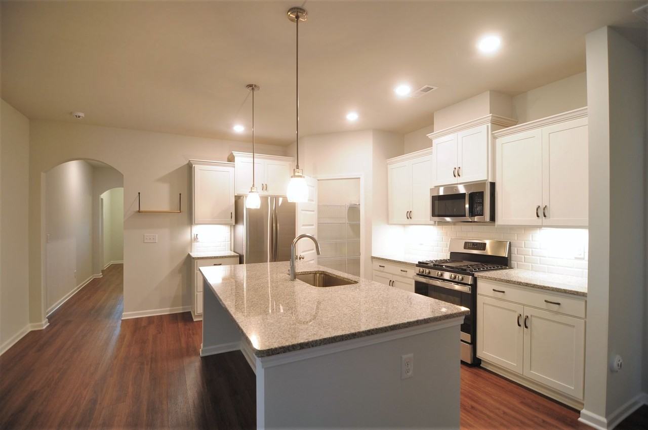 104 Grove Hill Cir - Photo 2 of 36