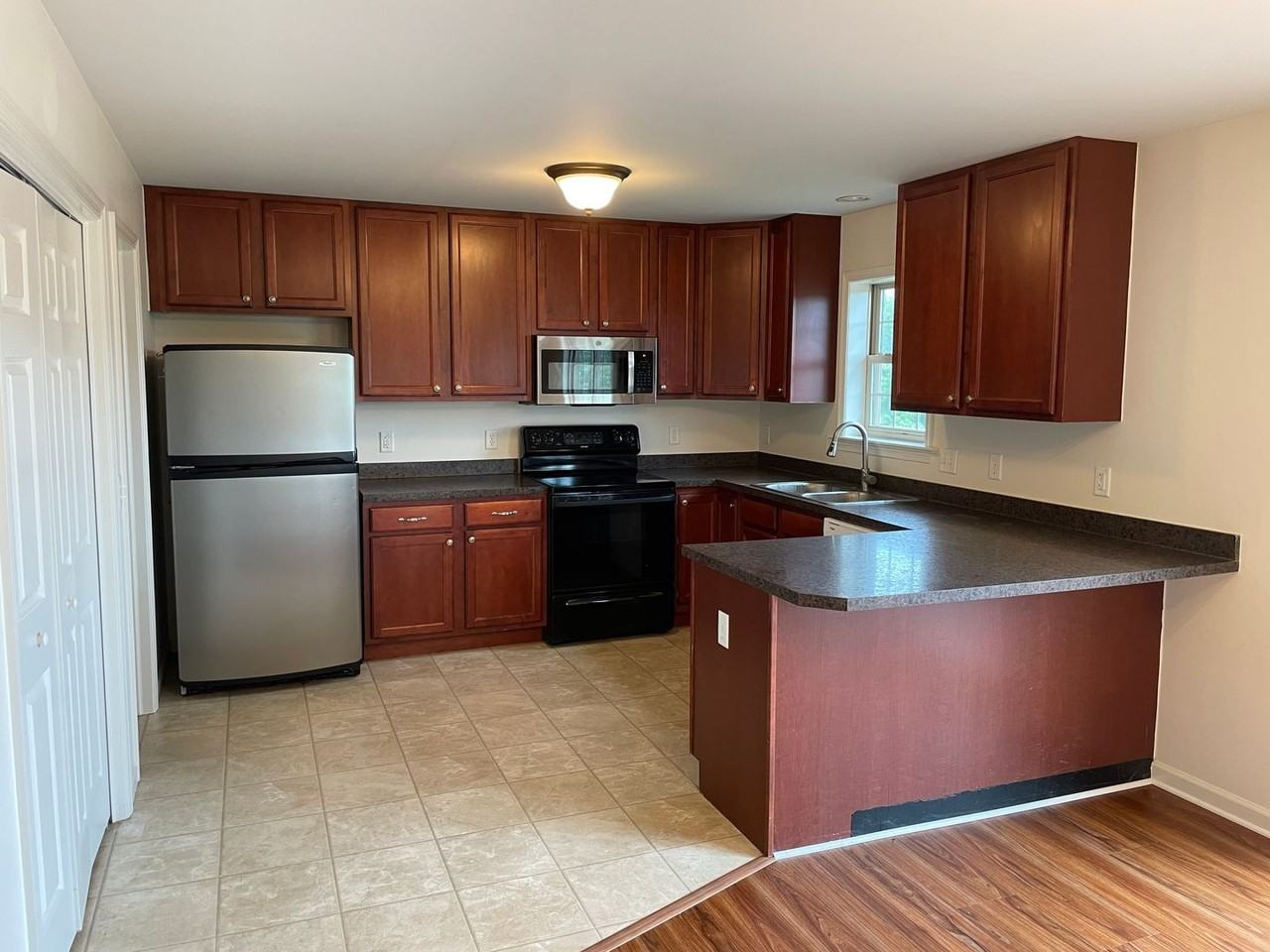 133 Nicole St - Photo 3 of 17