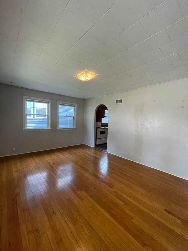 1010 Chestnut St - Photo 4 of 31