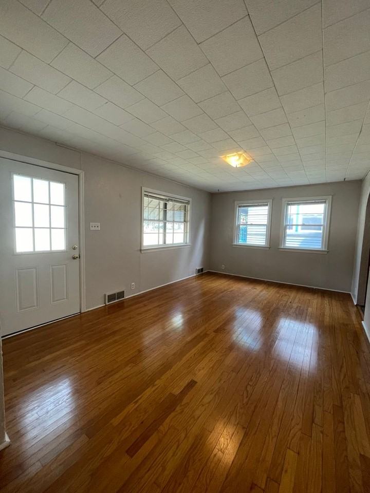 1010 Chestnut St - Photo 5 of 31