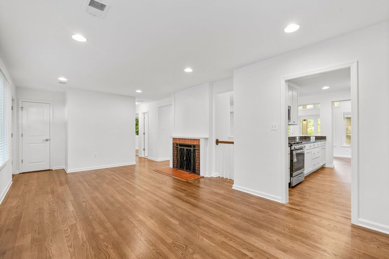 109 Devon Ct - Photo 4 of 46