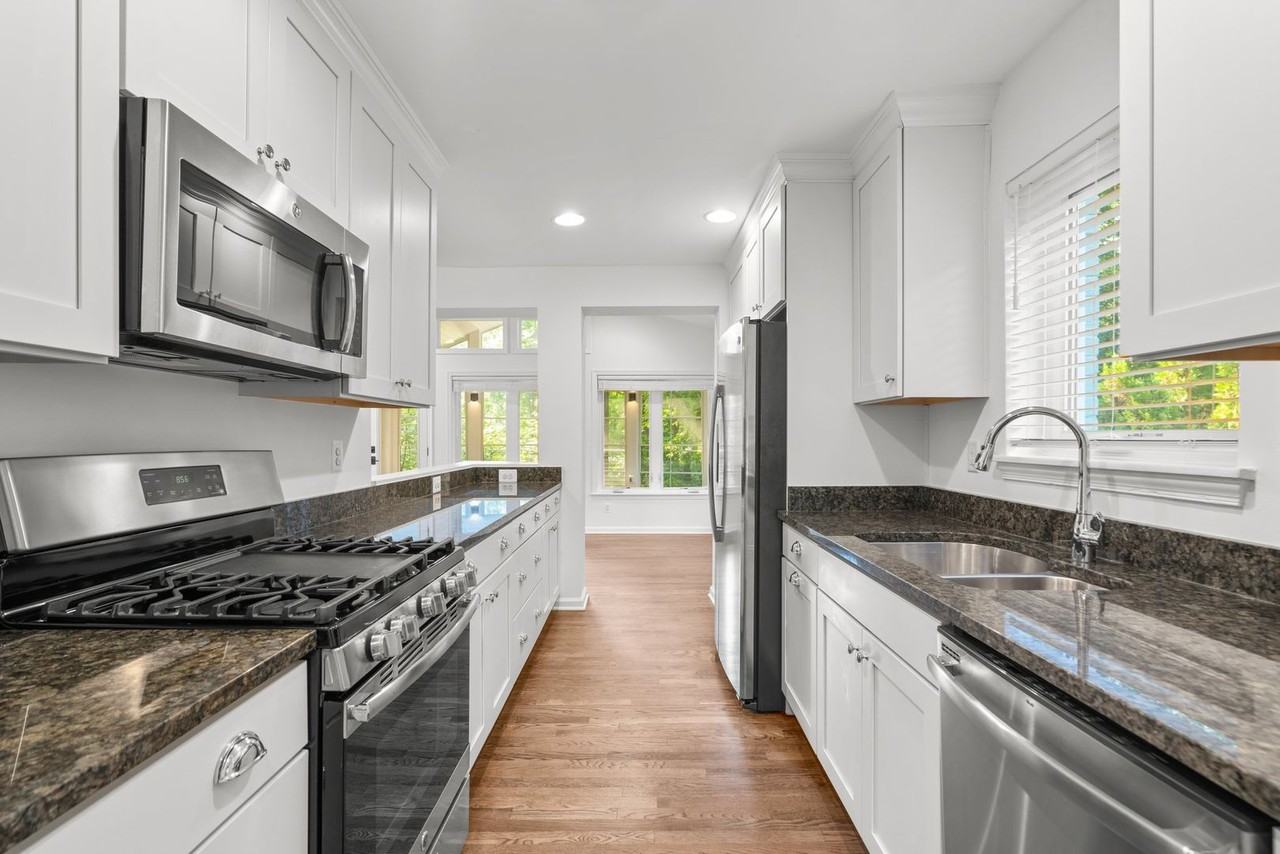 109 Devon Ct - Photo 6 of 46