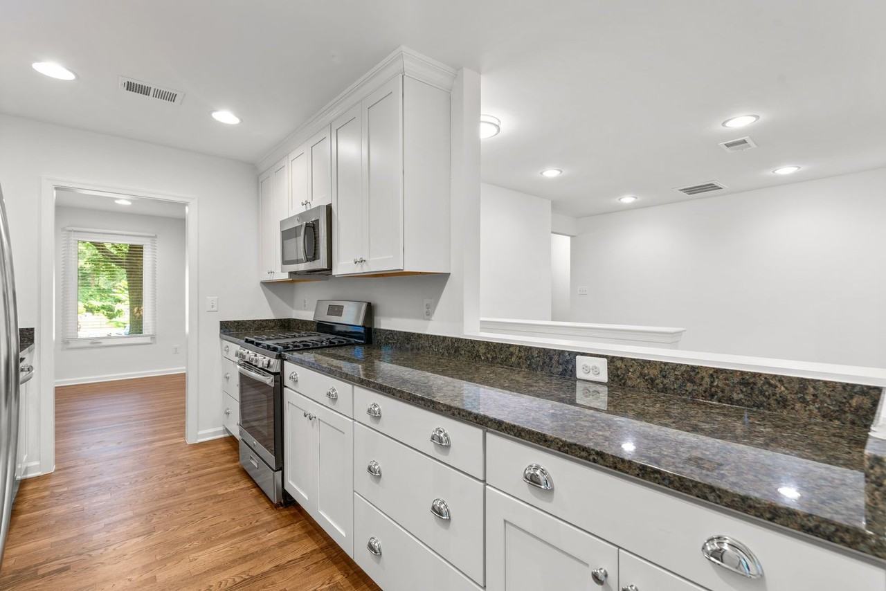 109 Devon Ct - Photo 7 of 46