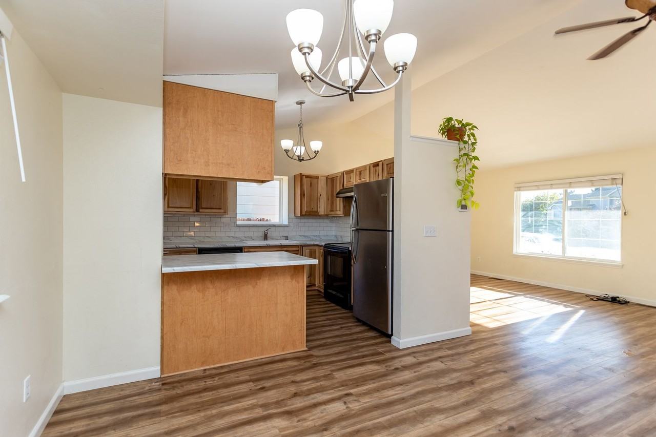 8175 Candleflower Cir - Photo 4 of 15