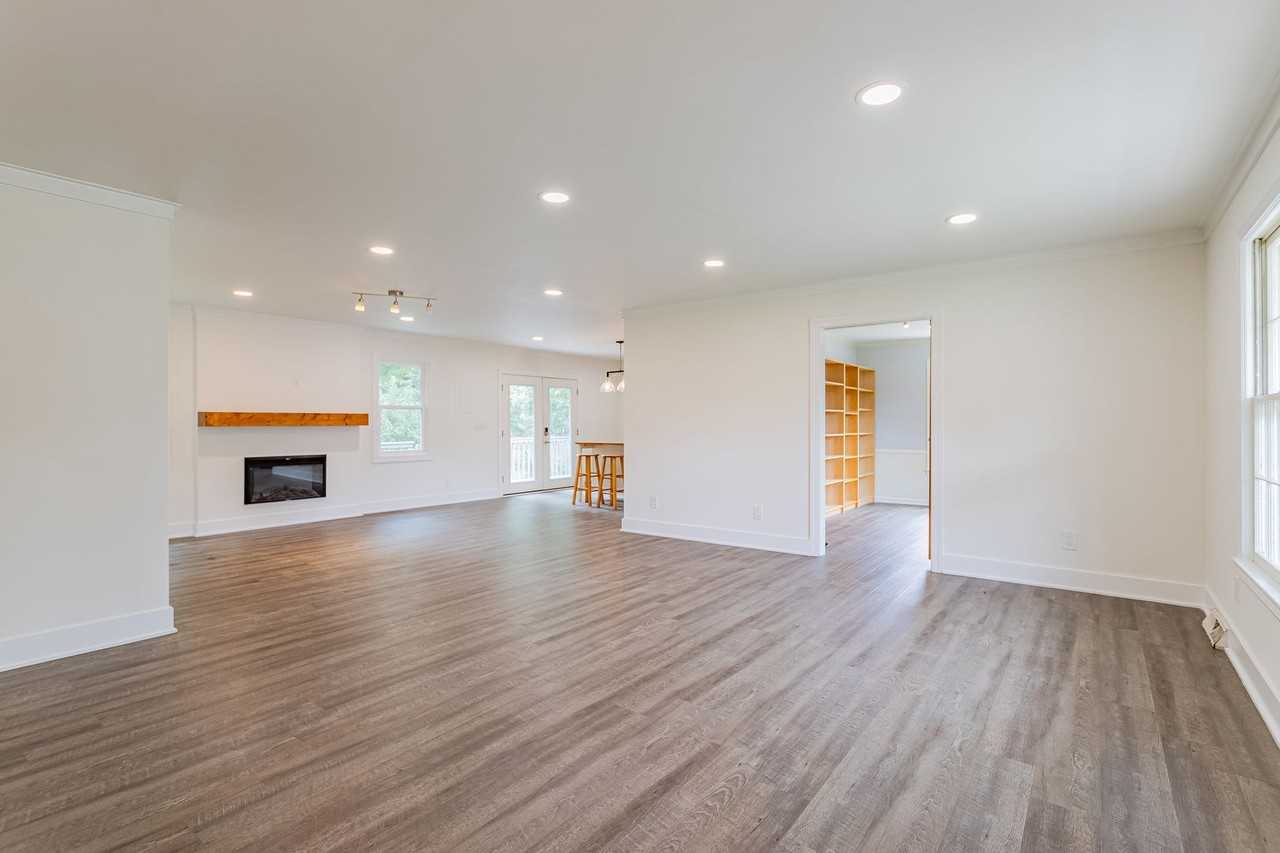 111 Ticonderoga Dr - Photo 3 of 23