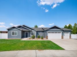 featured image of 1613 E Marilyn Cir
