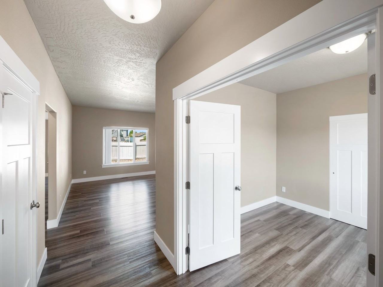 1613 E Marilyn Cir - Photo 4 of 35