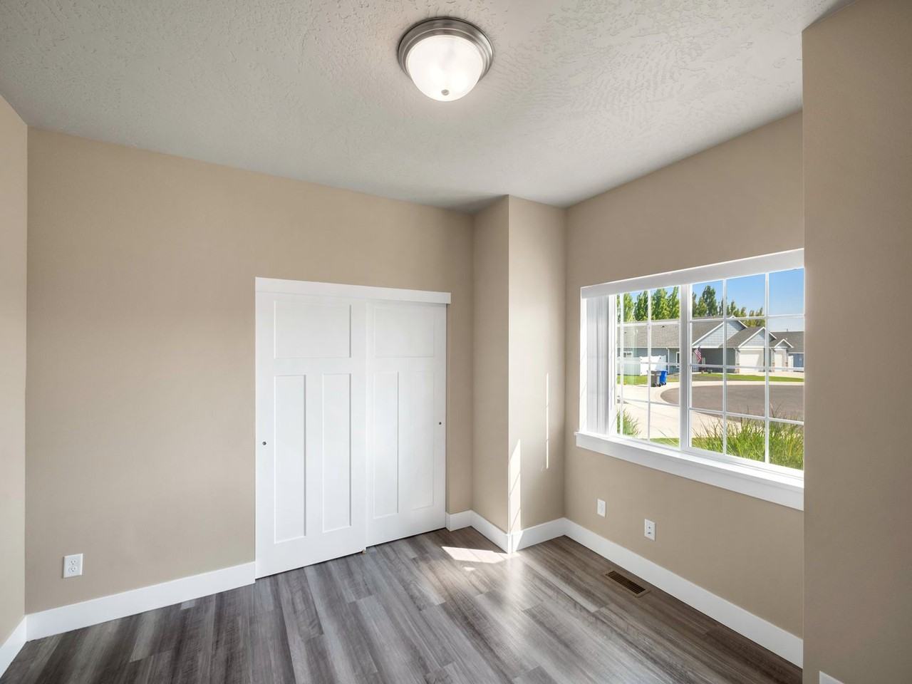 1613 E Marilyn Cir - Photo 5 of 35