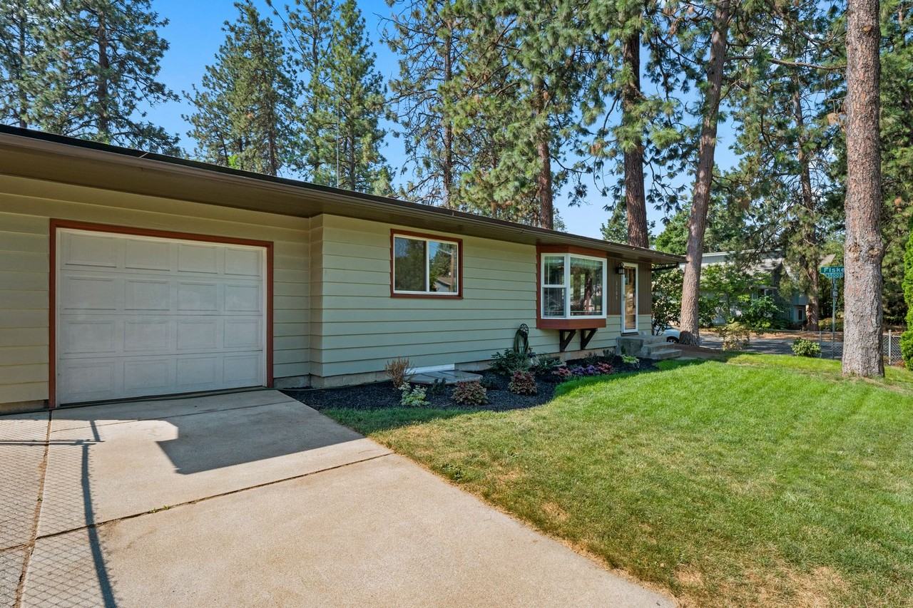 3104 E 35th Ave - Photo 3 of 34