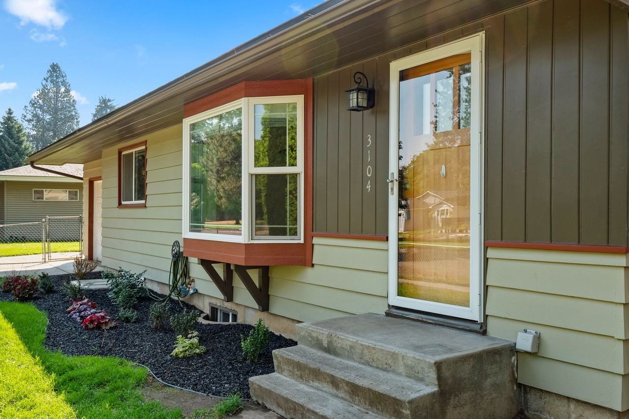3104 E 35th Ave - Photo 4 of 34