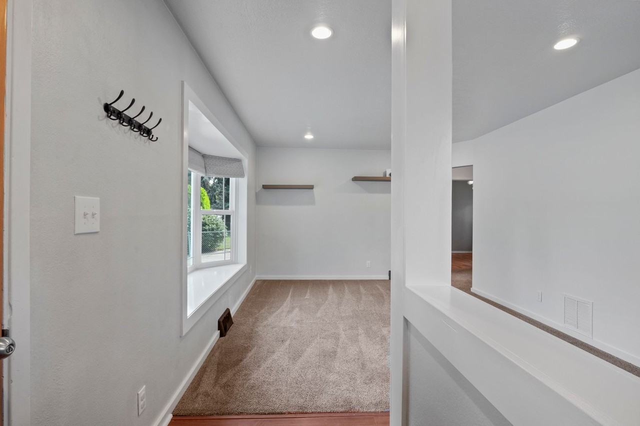 3104 E 35th Ave - Photo 5 of 34