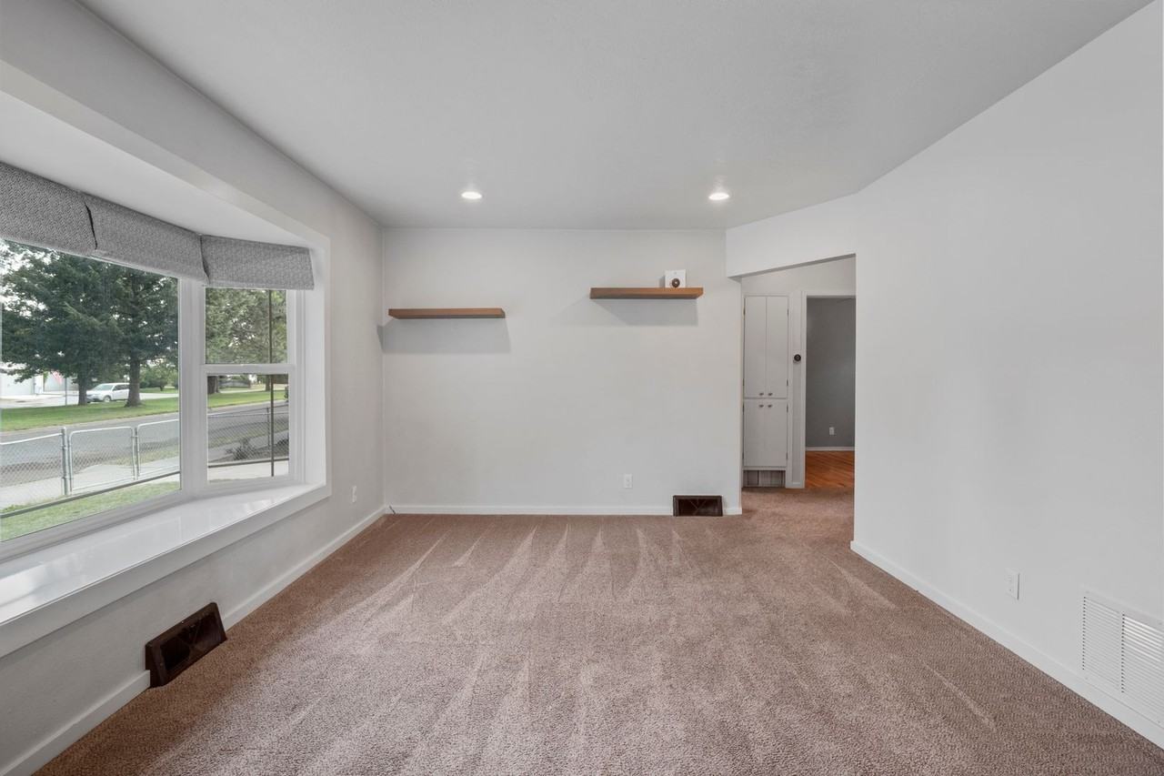 3104 E 35th Ave - Photo 6 of 34