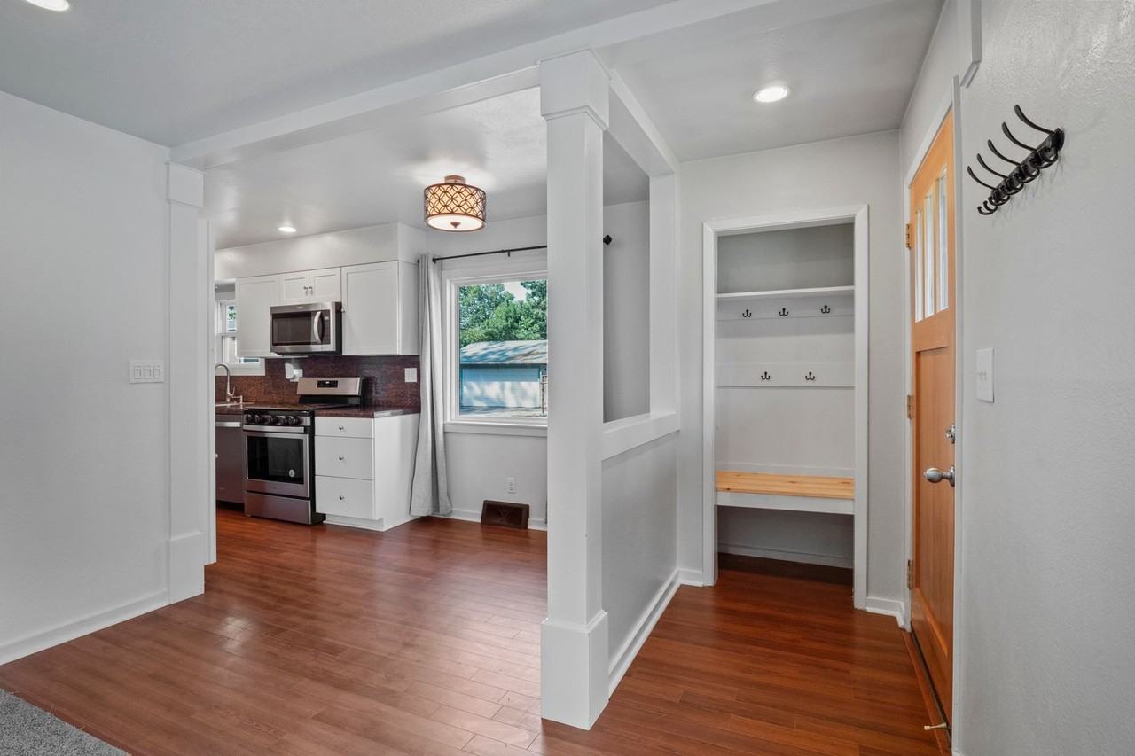 3104 E 35th Ave - Photo 7 of 34