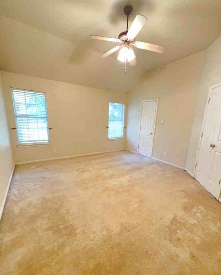 2032 Stonehenge Dr - Photo 6 of 14