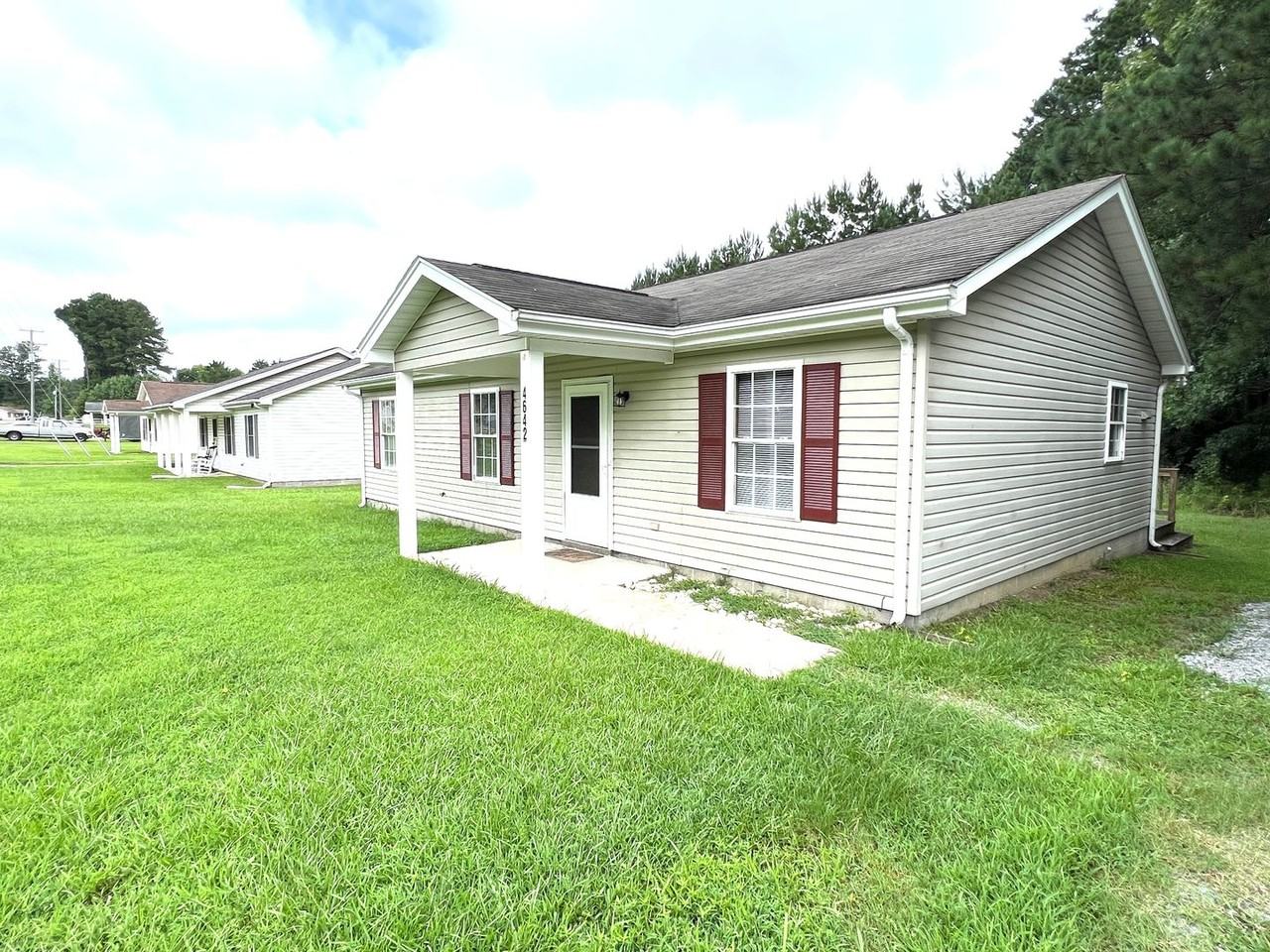 4642 Allen Rd - Photo 2 of 16