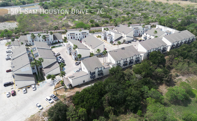 Willow Ridge Townhomes and Apartments - Photo 3 of 4