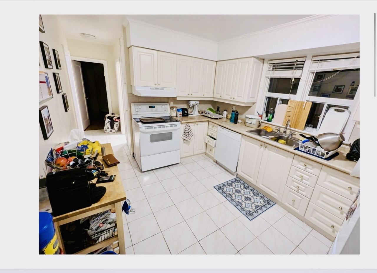 520 Glengrove Avenue West - Photo 3 of 10