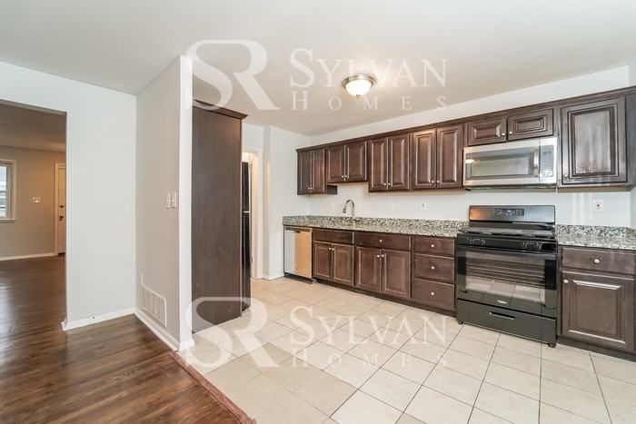 5637 Arnhem Rd - Photo 3 of 15