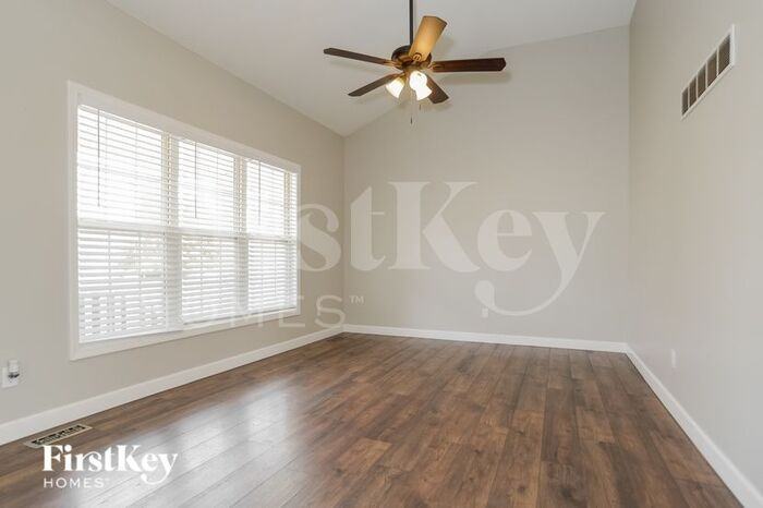 10501 Nw 86th St - Photo 3 of 15