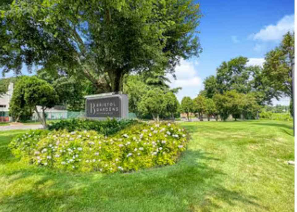 1405 Veterans Hwy - Photo 3 of 11