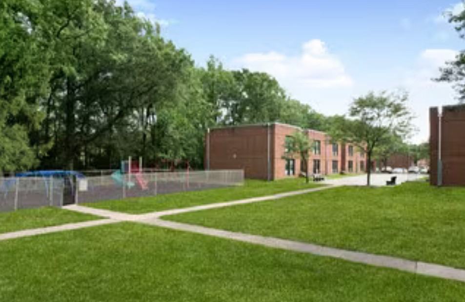 1405 Veterans Hwy - Photo 6 of 11