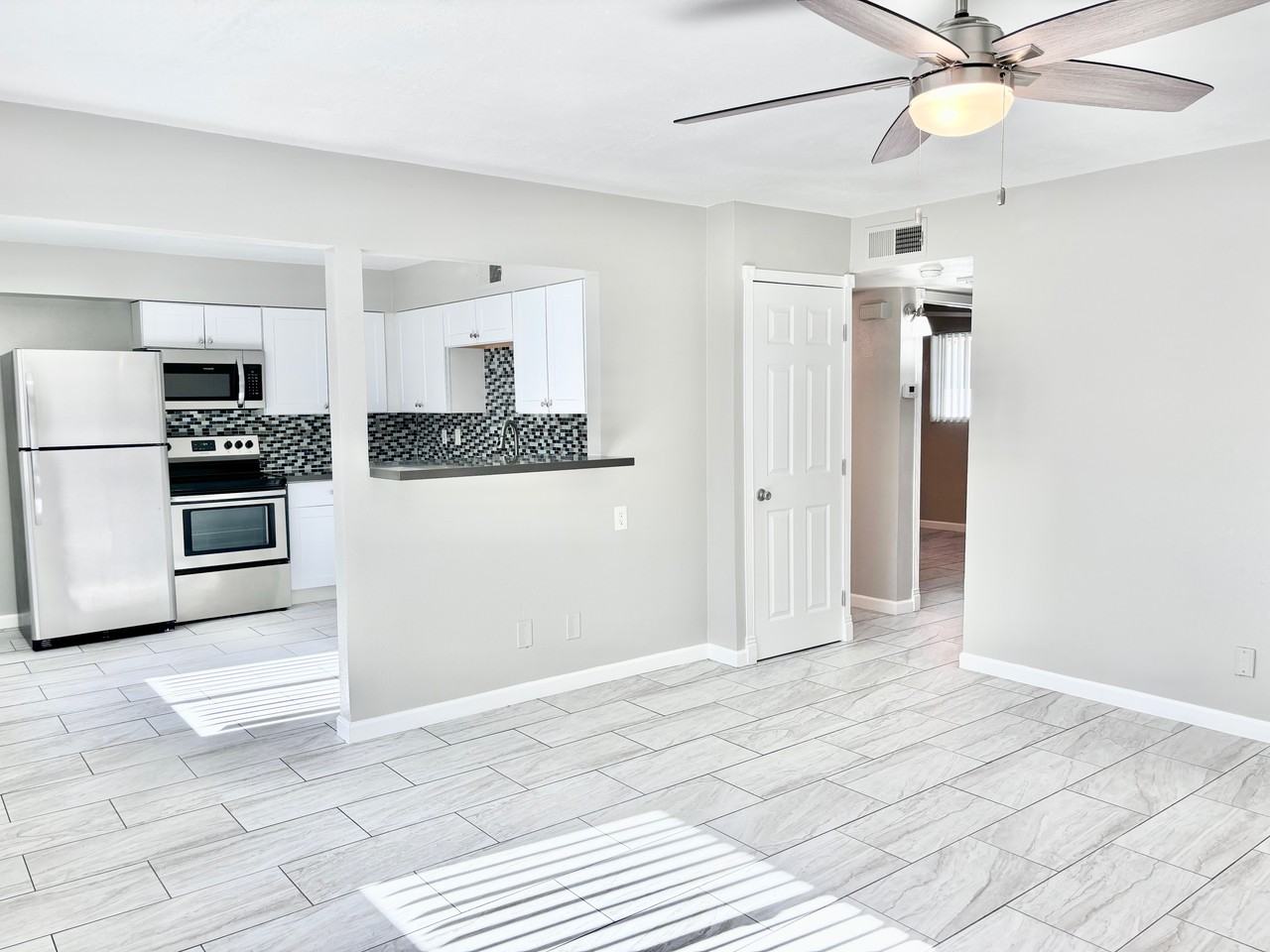 704 W 5th St #720B - Photo 3 of 42