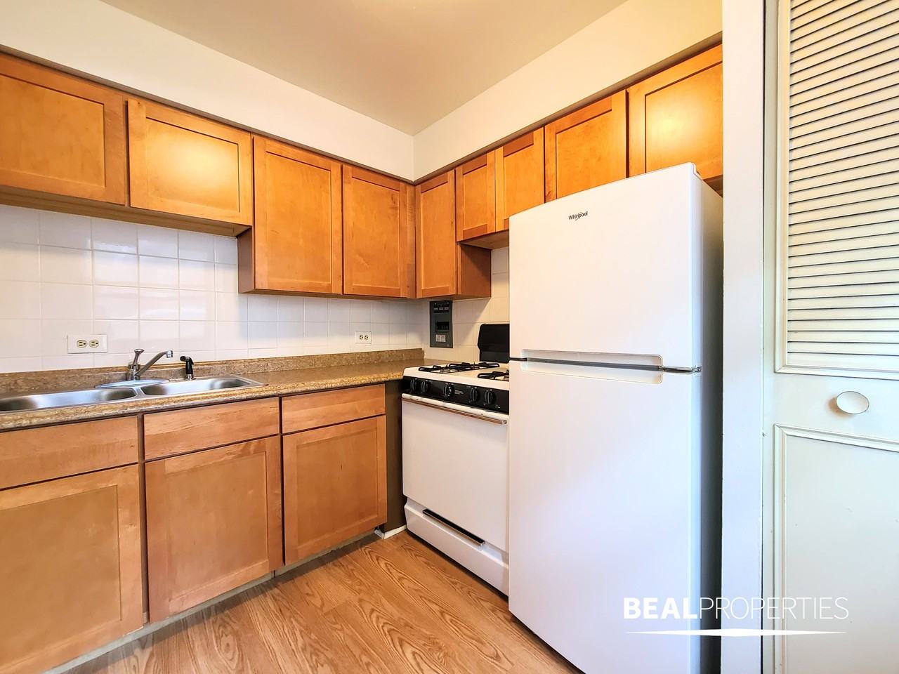 510 W Briar Pl #102STUDIO - Photo 2 of 6