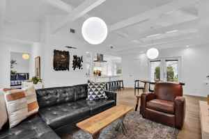 featured image of 1520 E 49th St #NA