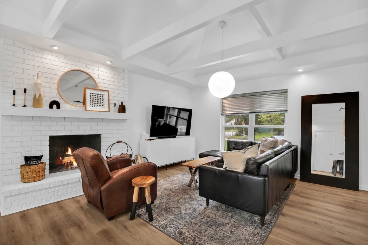 1520 E 49th St #NA - Photo 2 of 33