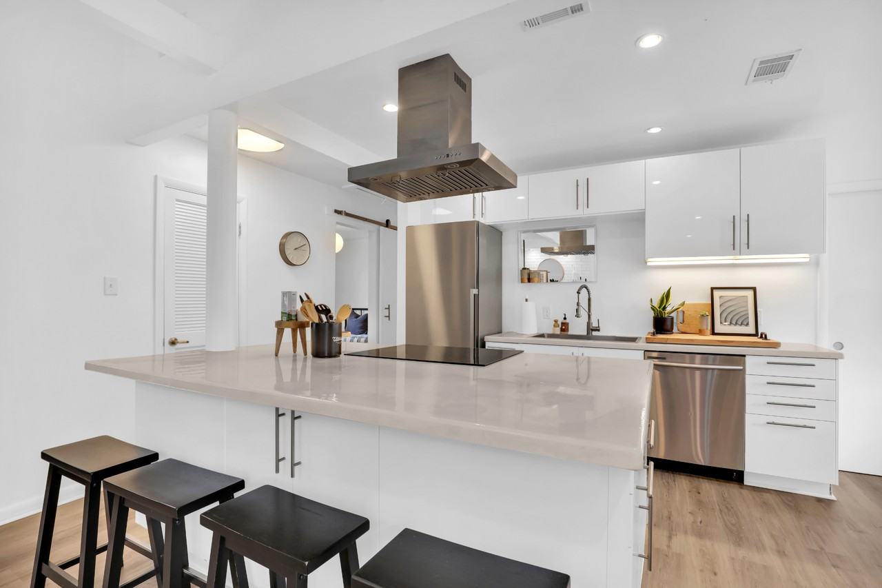 1520 E 49th St #NA - Photo 4 of 33