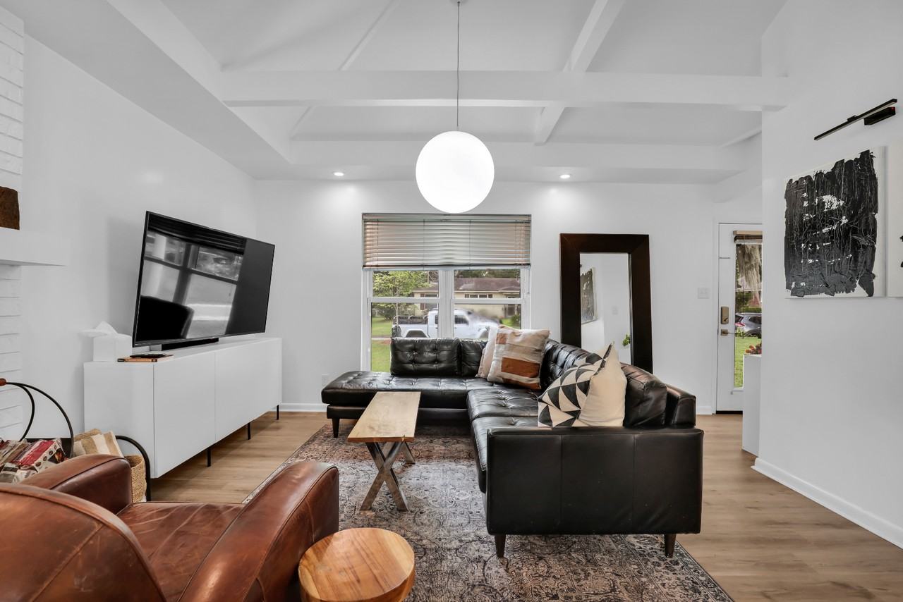 1520 E 49th St #NA - Photo 6 of 33