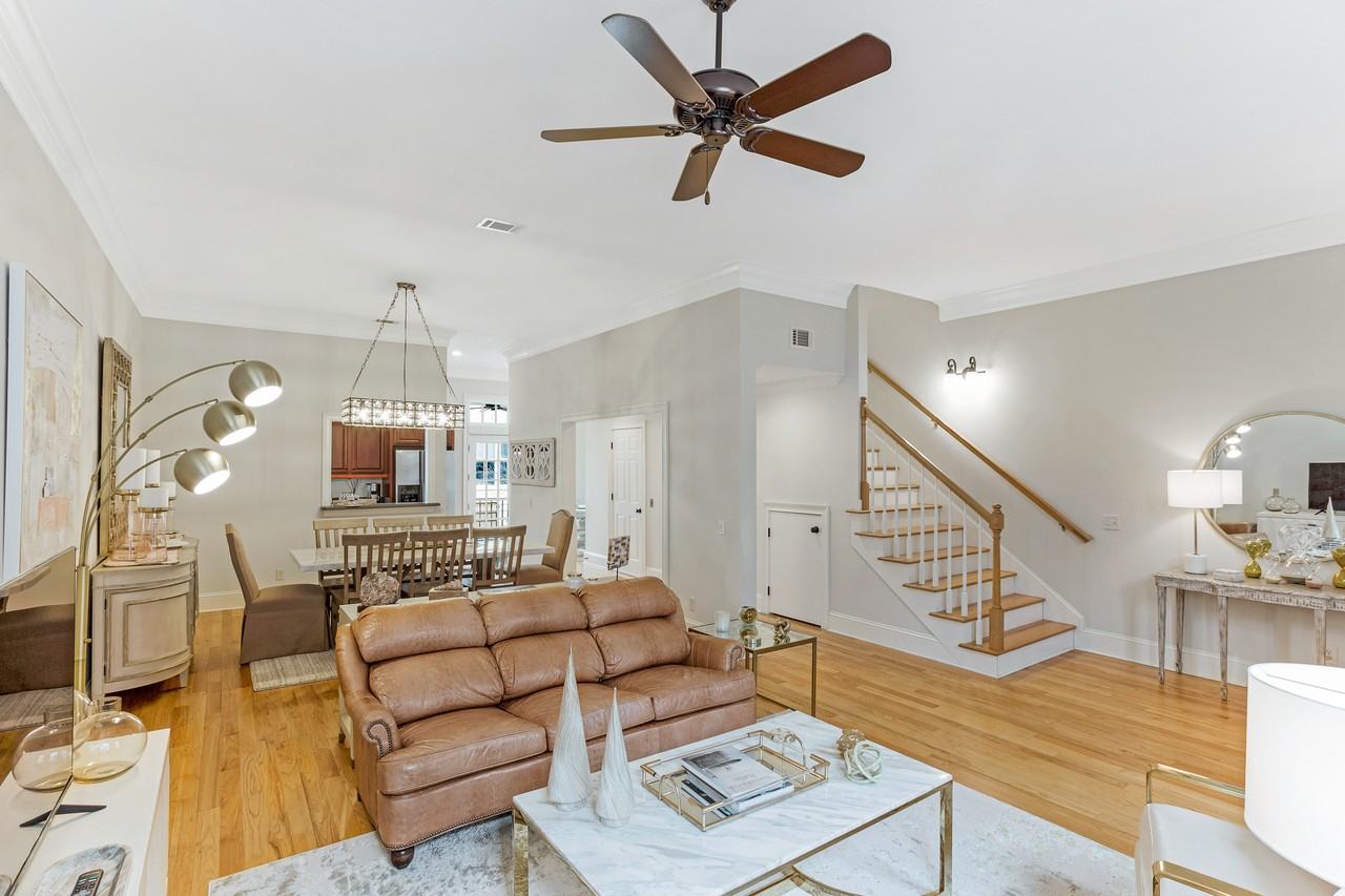 712 Barnard St #712 - Photo 3 of 31