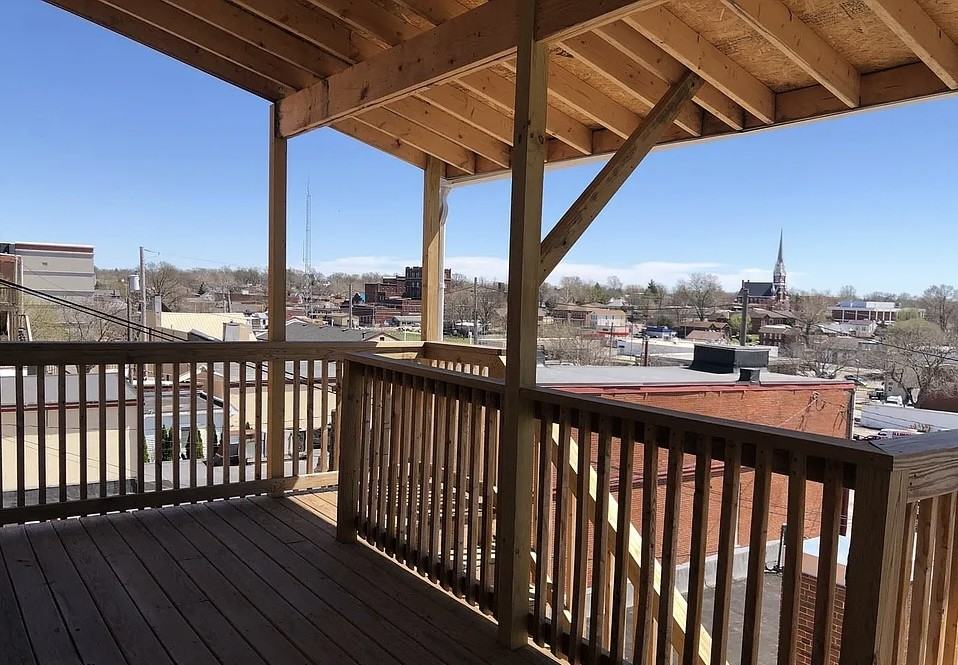 626 Maine St #D - Photo 3 of 10