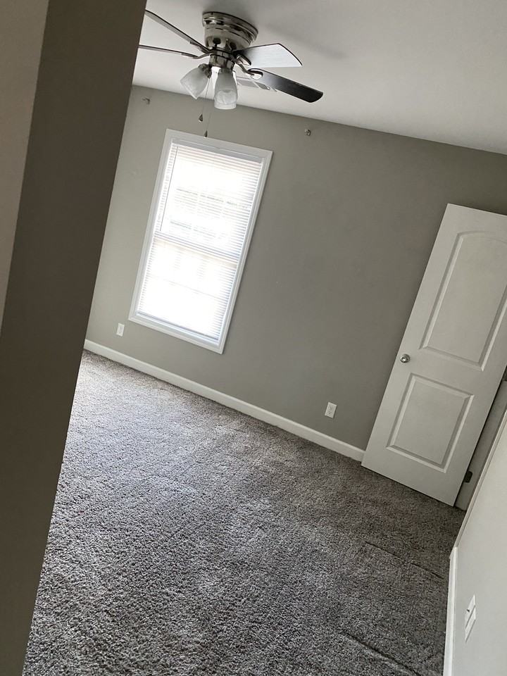 1401 Stadium View Dr #E - Photo 5 of 7