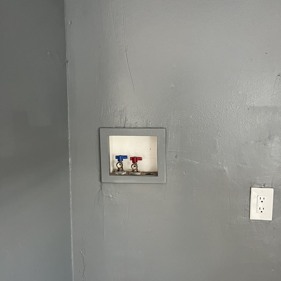 1165 W 204th St #3 - Photo 3 of 20