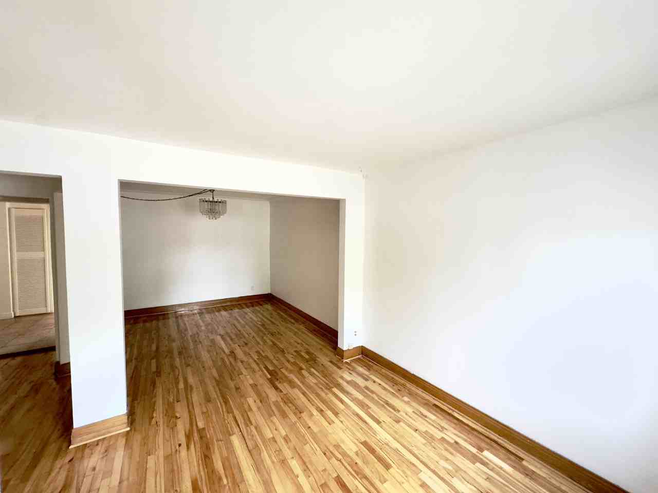 8286 Rue Hochelaga - Photo 2 of 15